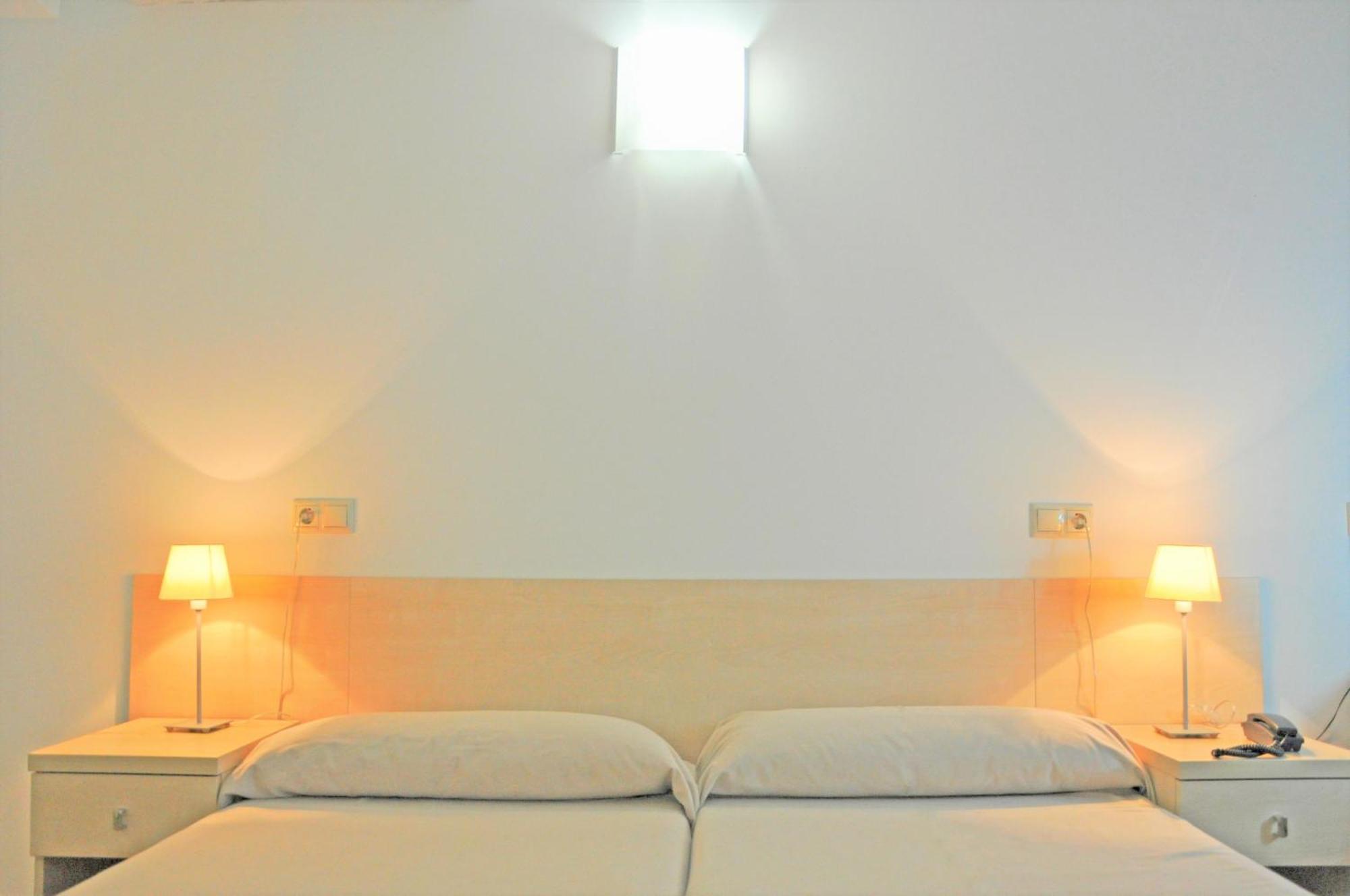 Residencia Universitaria Resa Sant Jordi Auberge de jeunesse *